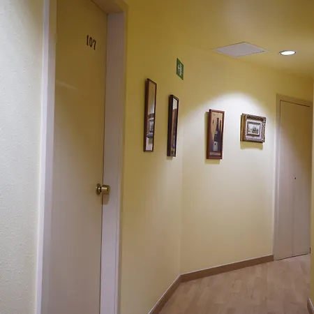 Esplugues Отель