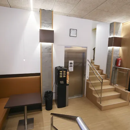 Esplugues 2* Esplugues de Llobregat