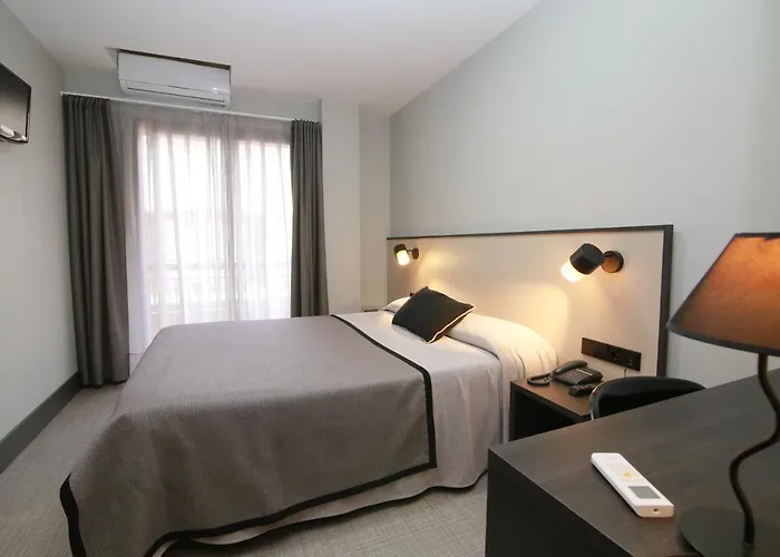 Esplugues 2* Esplugues de Llobregat