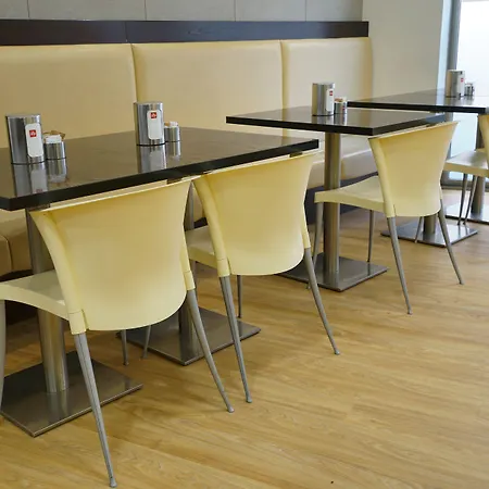 Esplugues 2* Esplugues de Llobregat