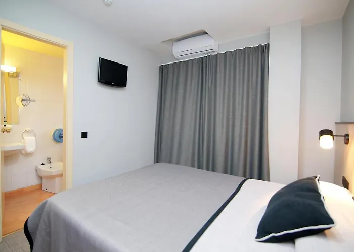 호텔 에스플루게스 2*