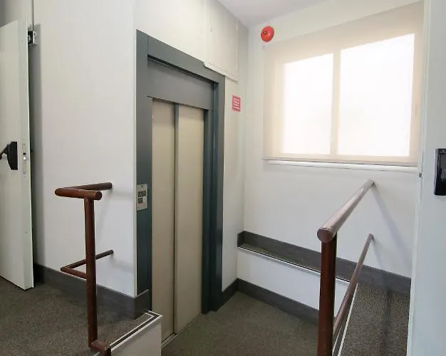 호텔 에스플루게스 에스풀루게스데로브레가트